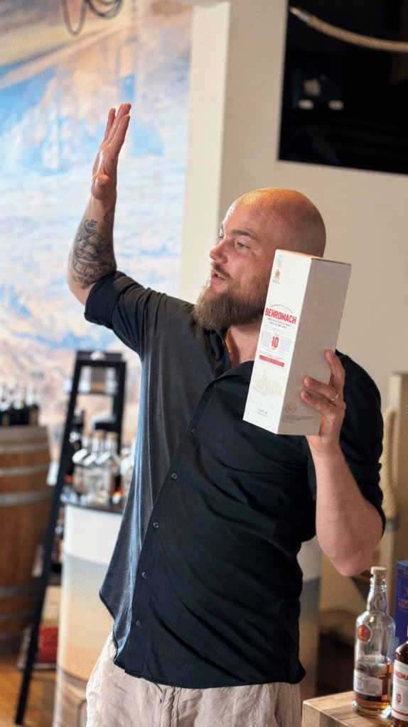 Referent präsentiert eine Benromach-Abfüllung beim Whisky Summer 2026